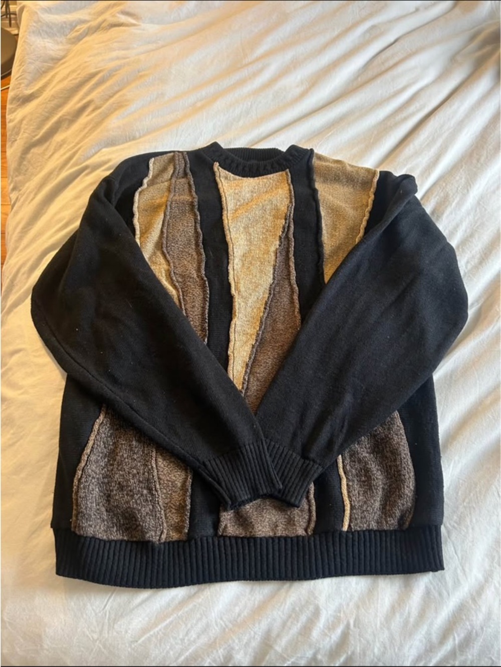 Vintage 90s Men's Black Crewneck Sweater with Brown Panel Accents
